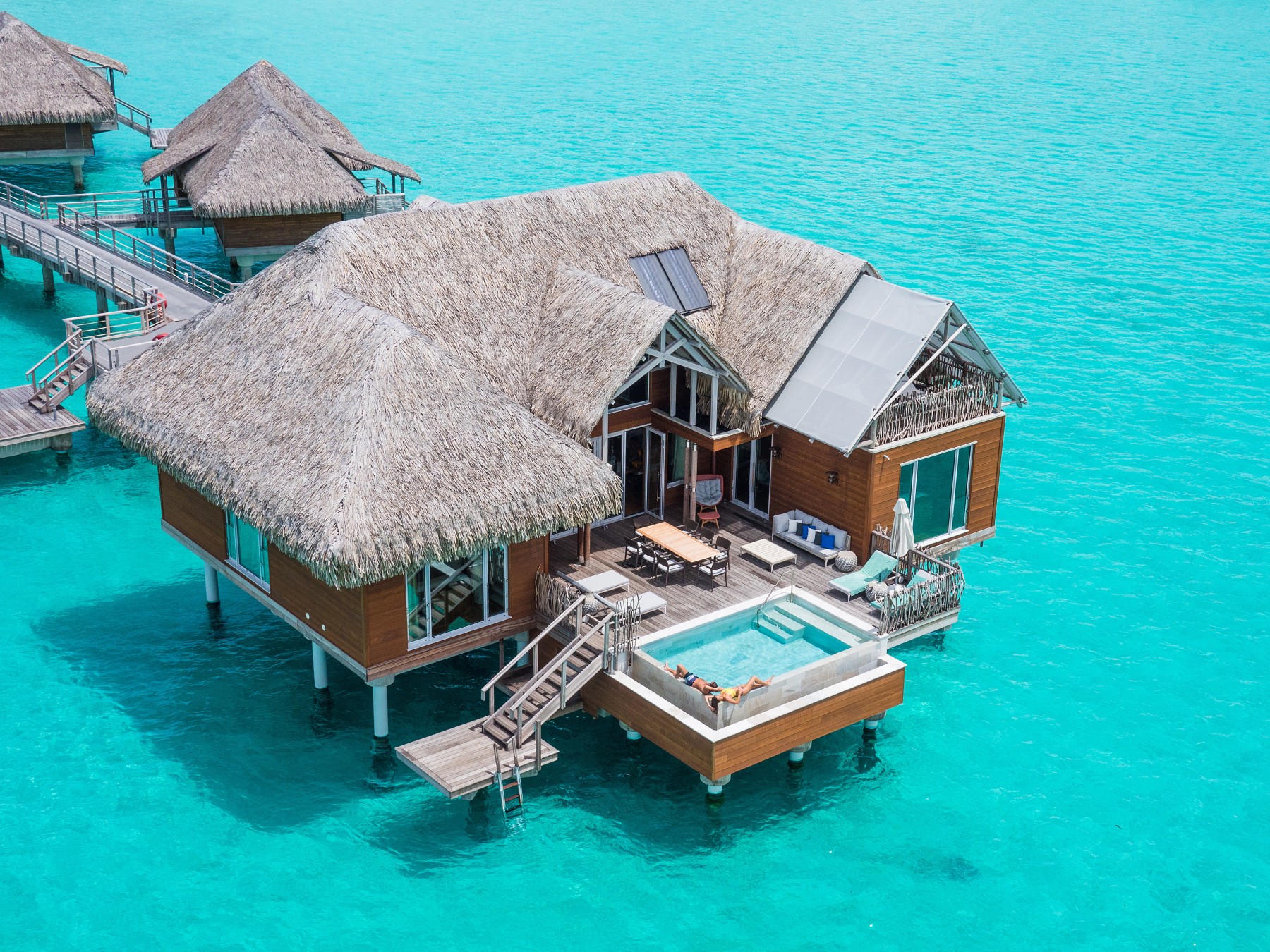 Suite Pilotis Prestige Brando avec piscine